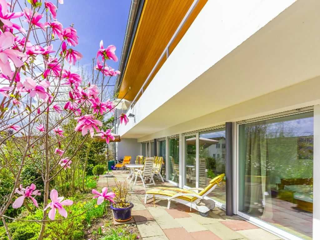 Fewo Gartenterrasse - große Südterrase mit Garten