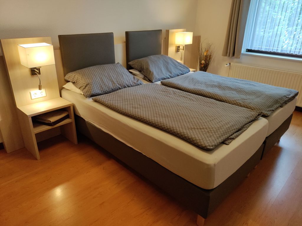 Schlafzimmer 1