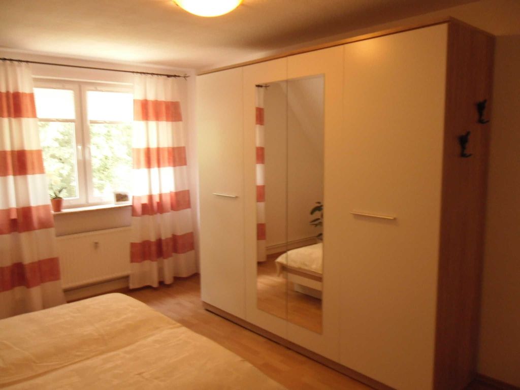1. Schlafzimmer Kleiderschrank