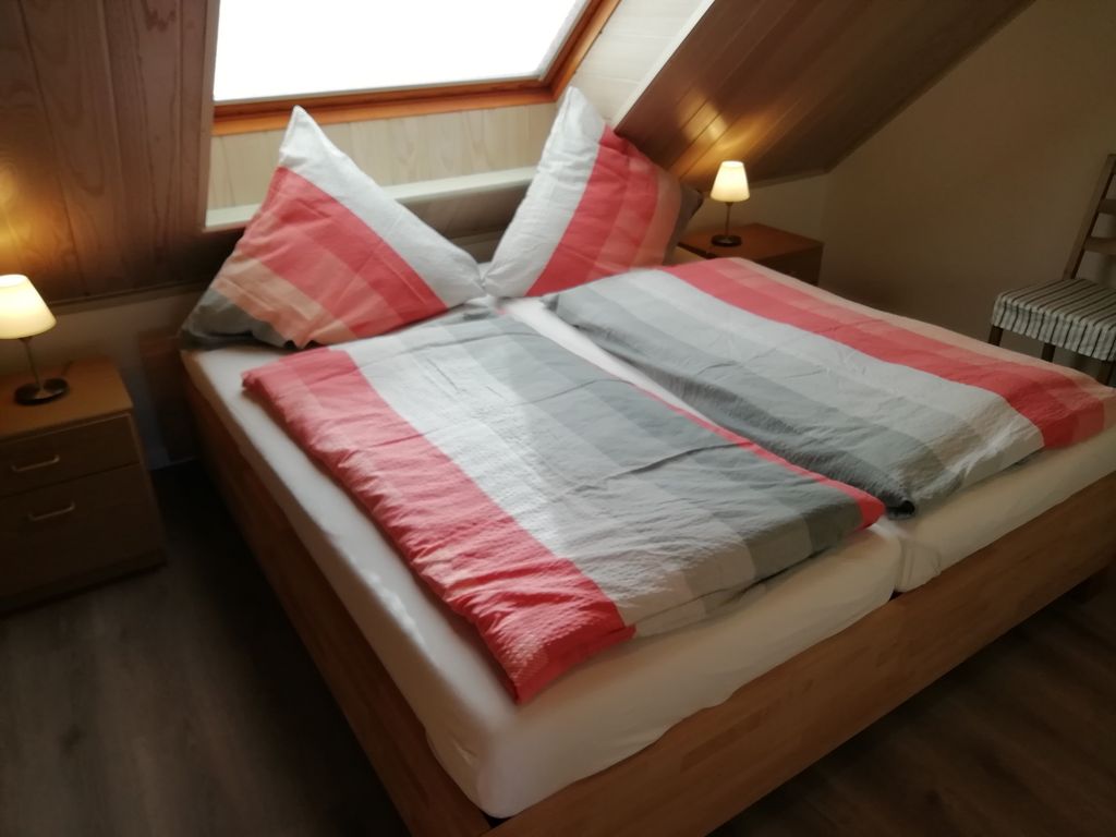 Schlafzimmer mit Doppelbett