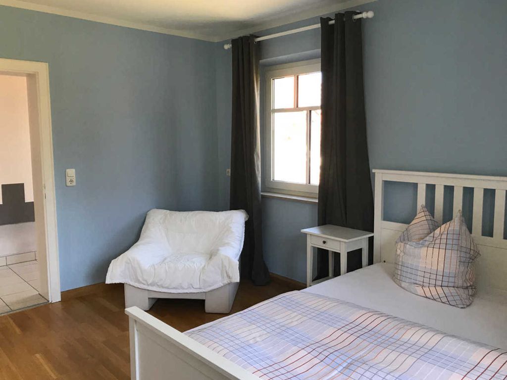 Schlafzimmer 1