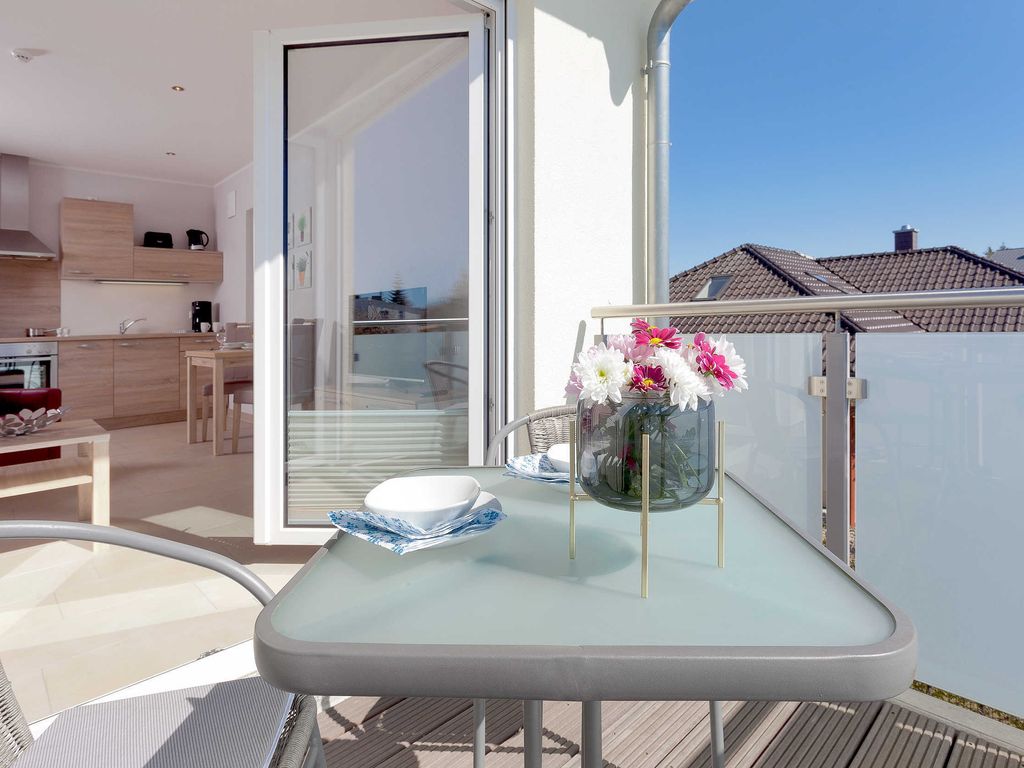 Blick vom Balkon in die Wohnung