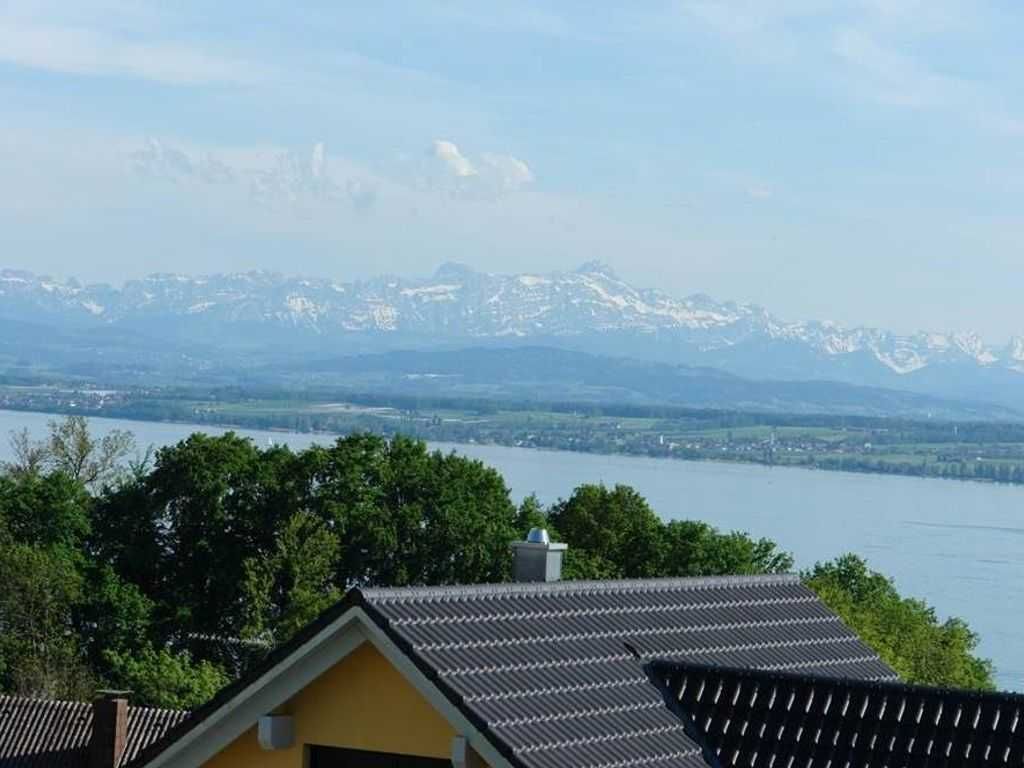 Panoramablick auf die Alpen und den Bodensee
