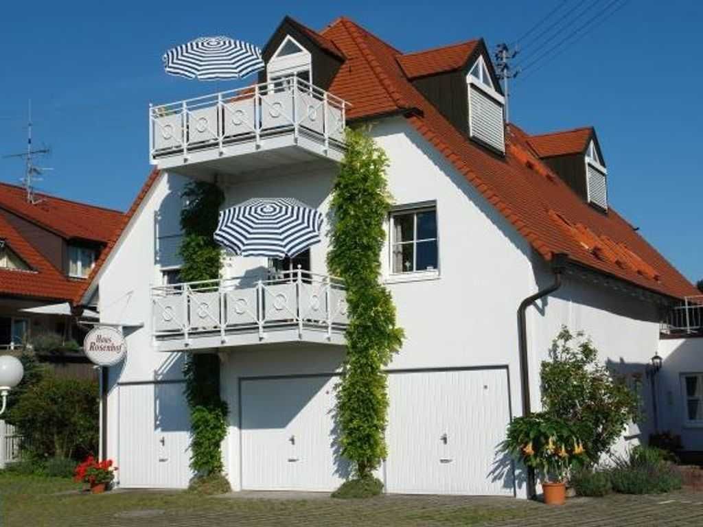 Ansicht von Süd-West mit großen Balkonen