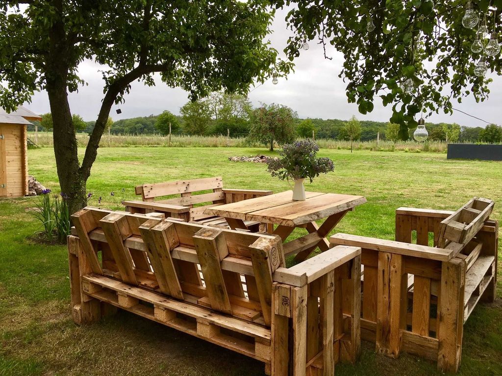 Gartensitzecke mit Grill und viel Platz