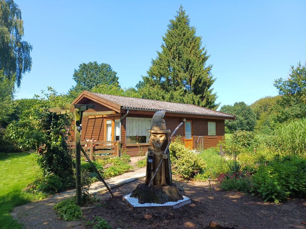 Garten mit Figur
