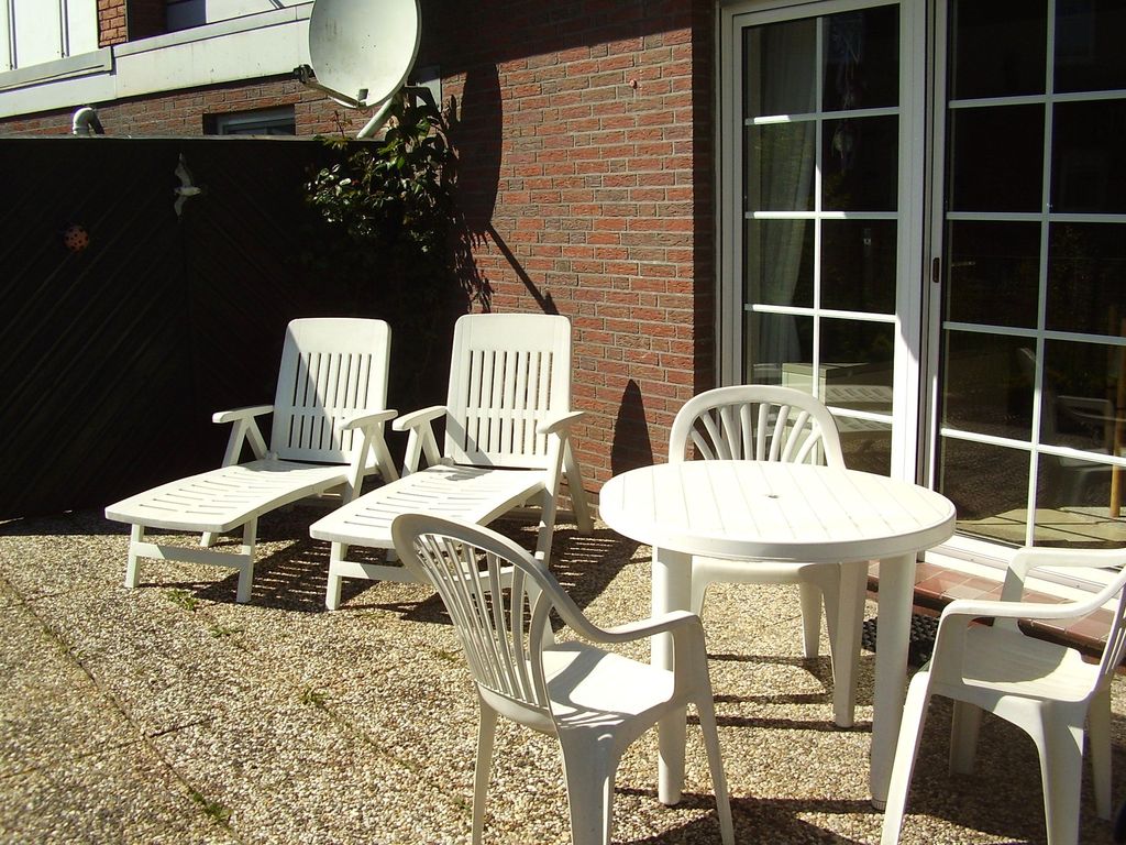 Sonnige eingezäunte Terrasse