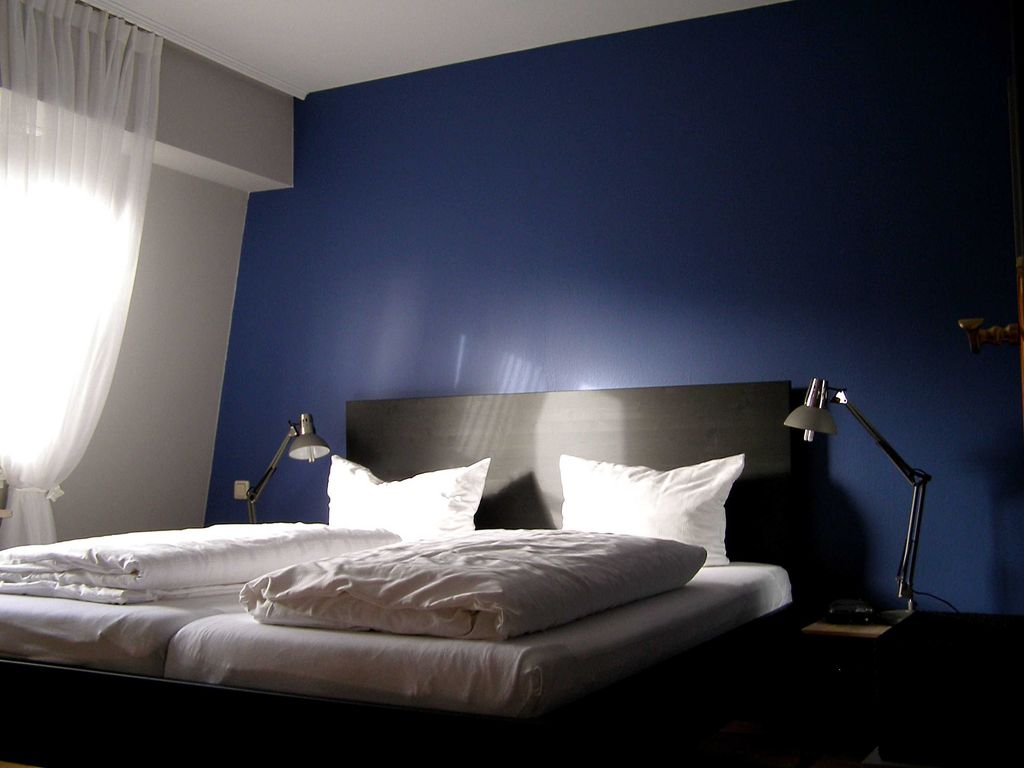 Schlafzimmer mit Doppelbett