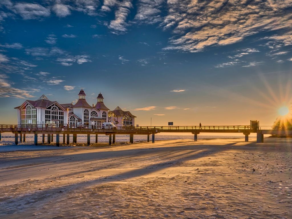 Vereiste Ostsee an der Seebrücke im Februar 2026