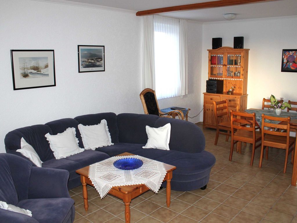 Wohnzimmer mit Essbereich