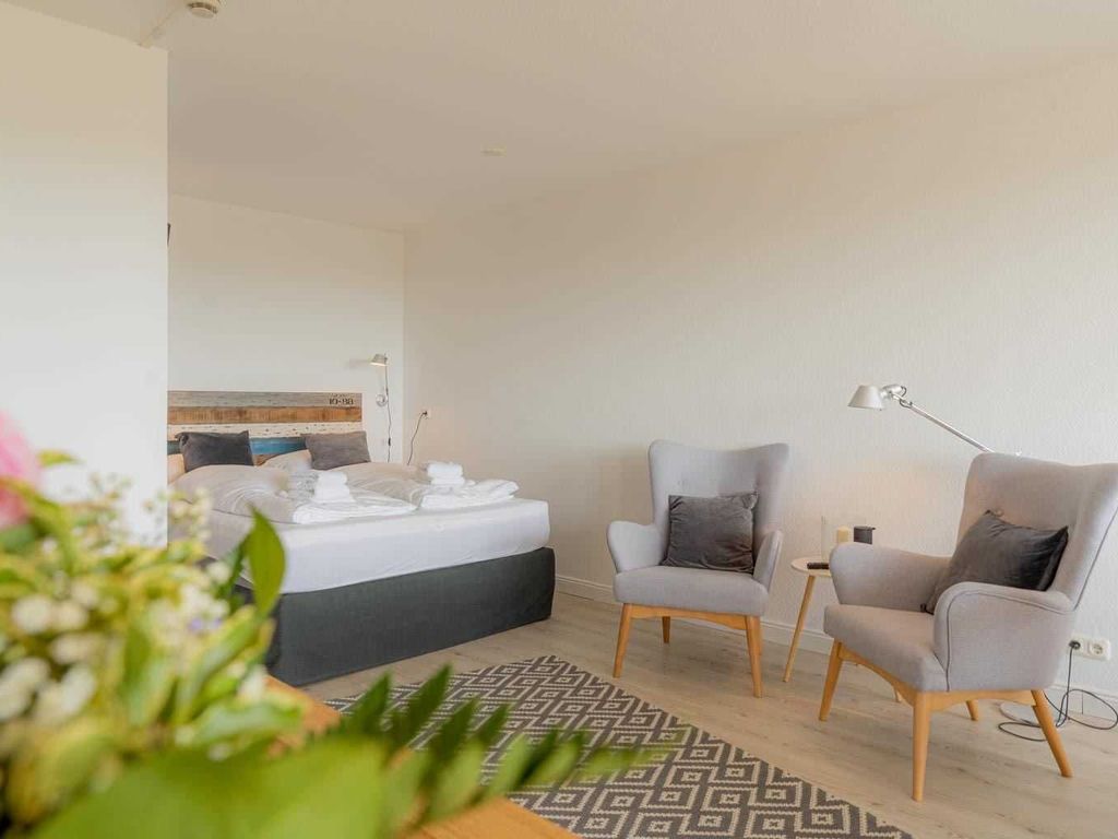 Wohnzimmer mit Schlafbereich
