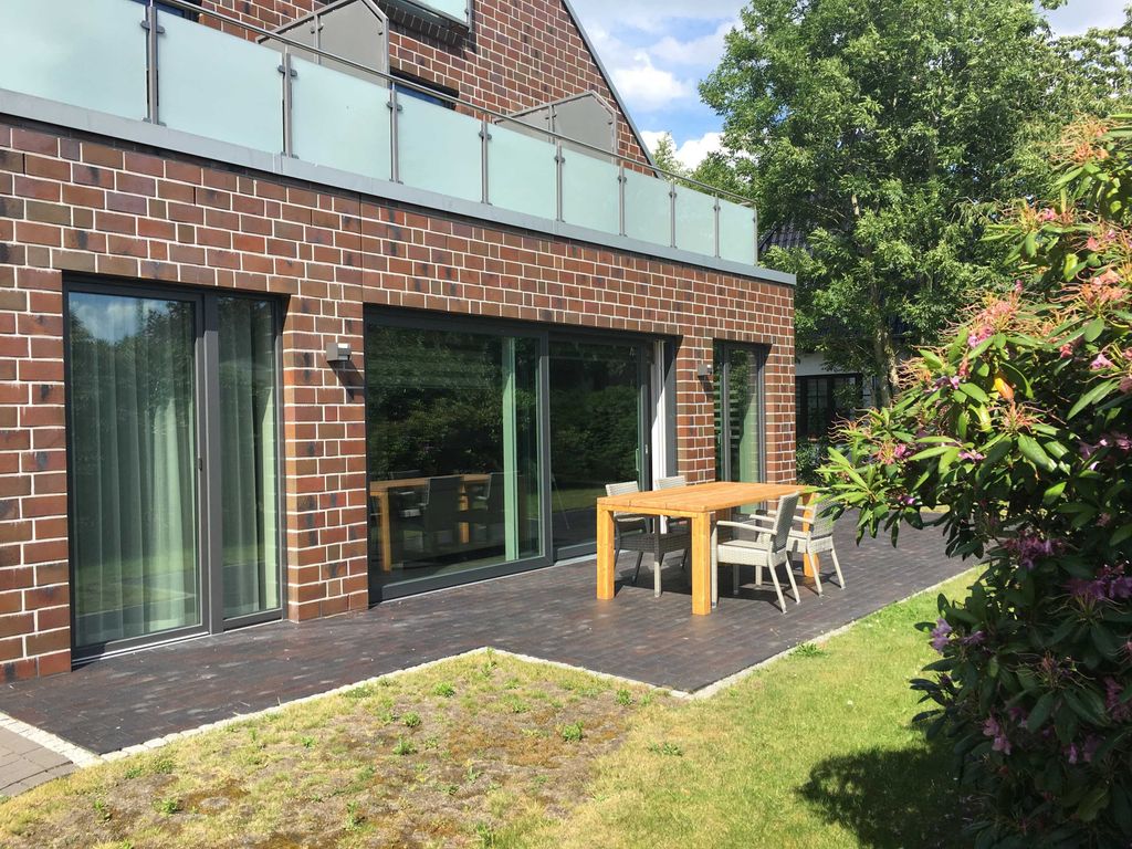 Garten und Terrasse der FeWo An Bord
