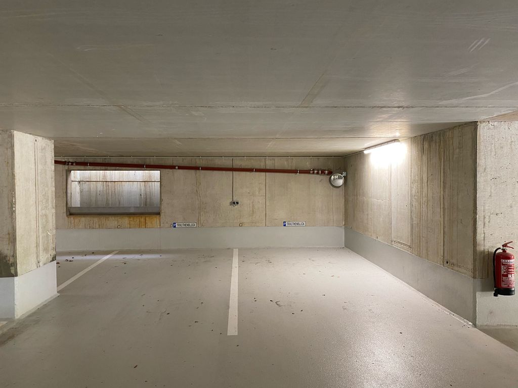 2 Tiefgaragenplätze