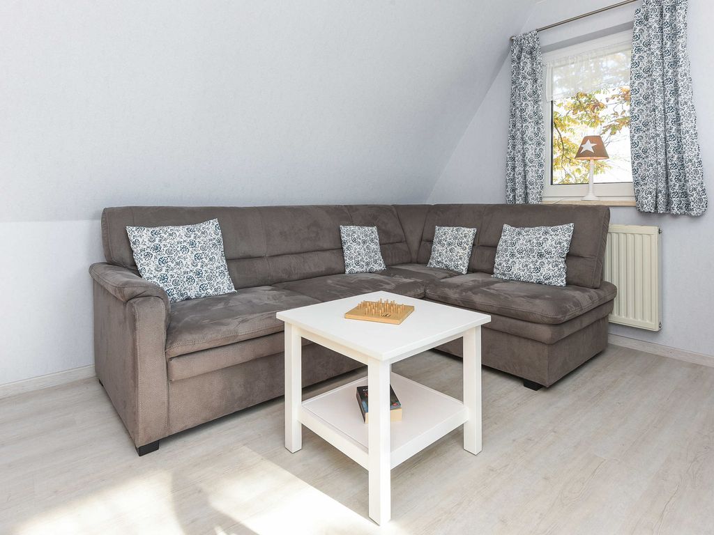 Wohnzimmer mit integriertem Küchenbereich