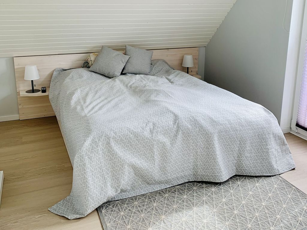 Schlafzimmer mit Doppelbett