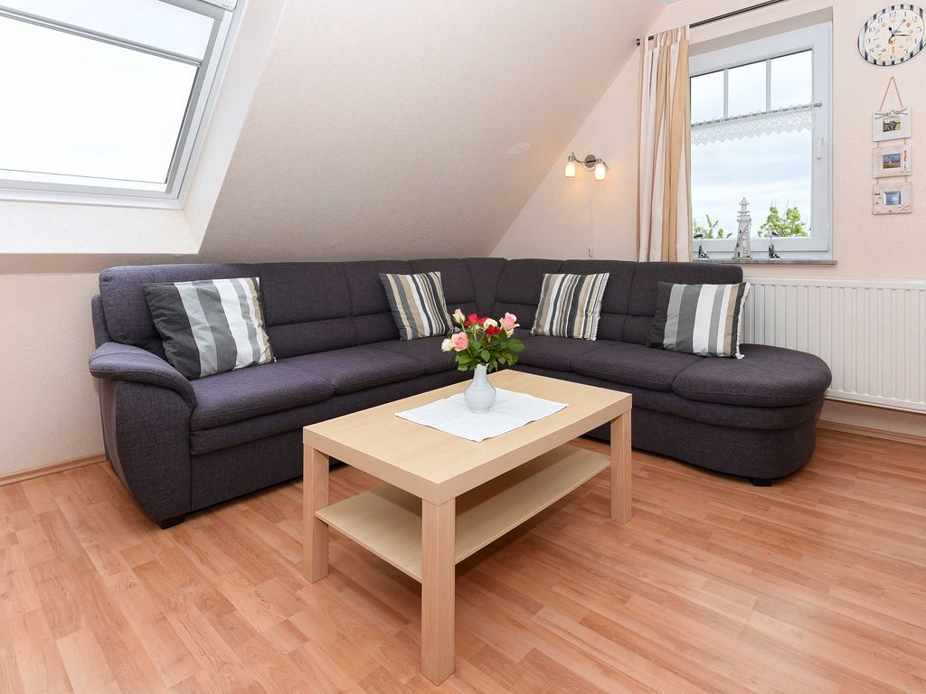 Wohnzimmer mit integriertem Küchenbereich