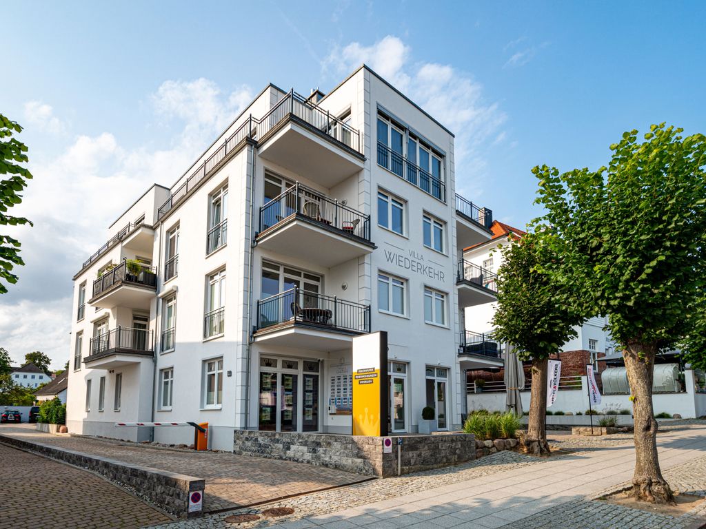 seitlicher Blick zur Villa Wiederkehr