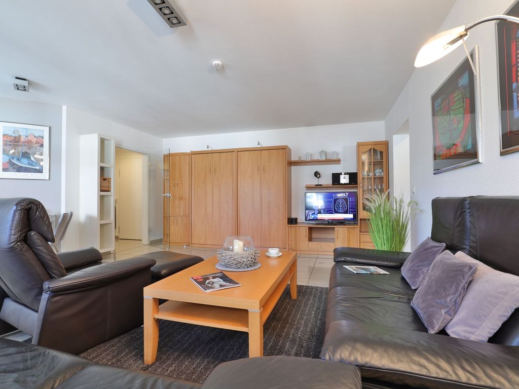 Haus am Meer, Whg.06 - Blick auf den Wohnbereich mit TV und die Schrankbetten
