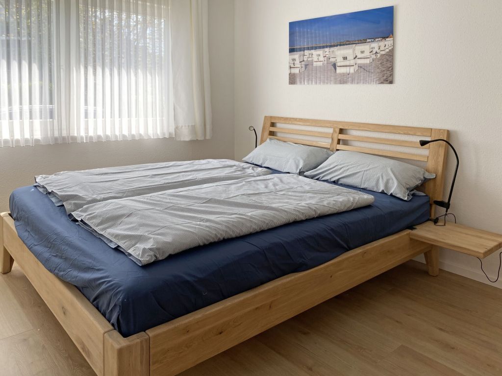Haus Silbermöwe Whg. SM1 - Blick in das neu renovierte Schlafzimmer (05/2024)