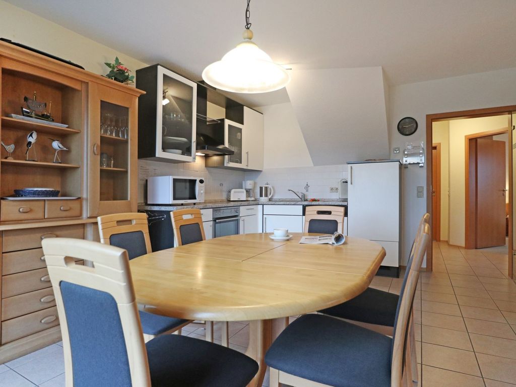 Haus Silbermöwe Whg. SM4 - Blick auf den Essbereich und die offene Küchenzeile