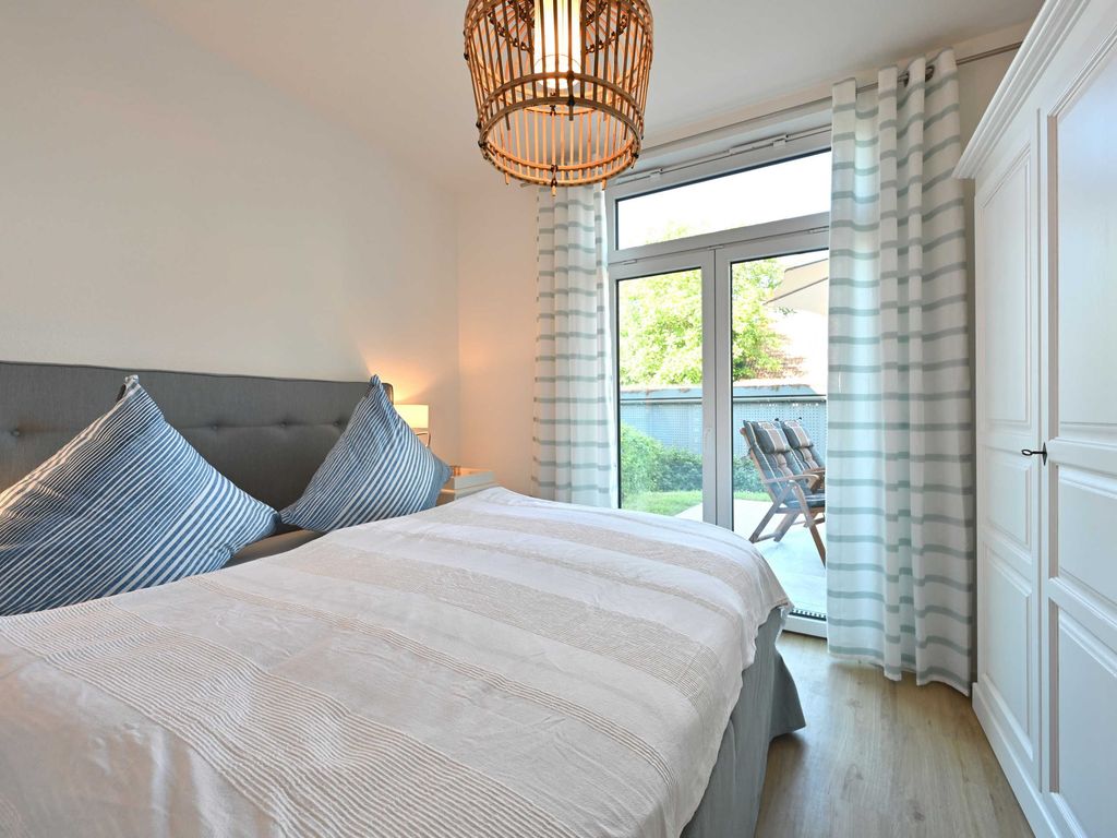 Schlafzimmer mit angrenzender Terrasse