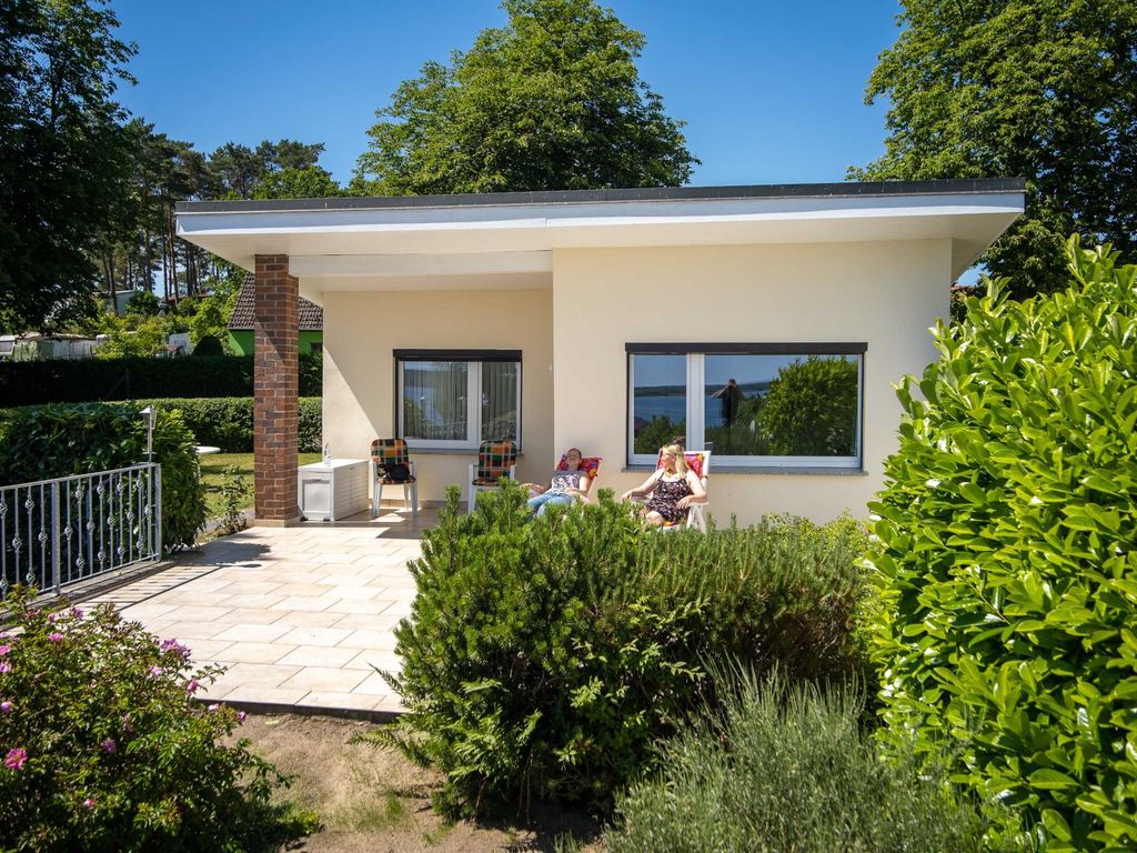 Ferienhaus Anja mit Terrasse zur Seeseite
