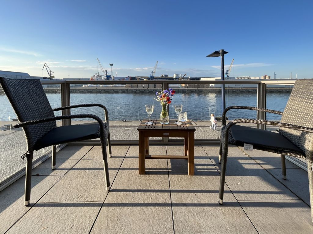 Hafenspitze App. 02 - Blick auf den Balkon und den Hafen