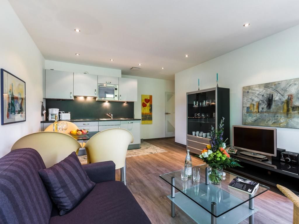 Villa Höger Whg.6 - Blick auf den Wohn-/ Essbereich mit TV