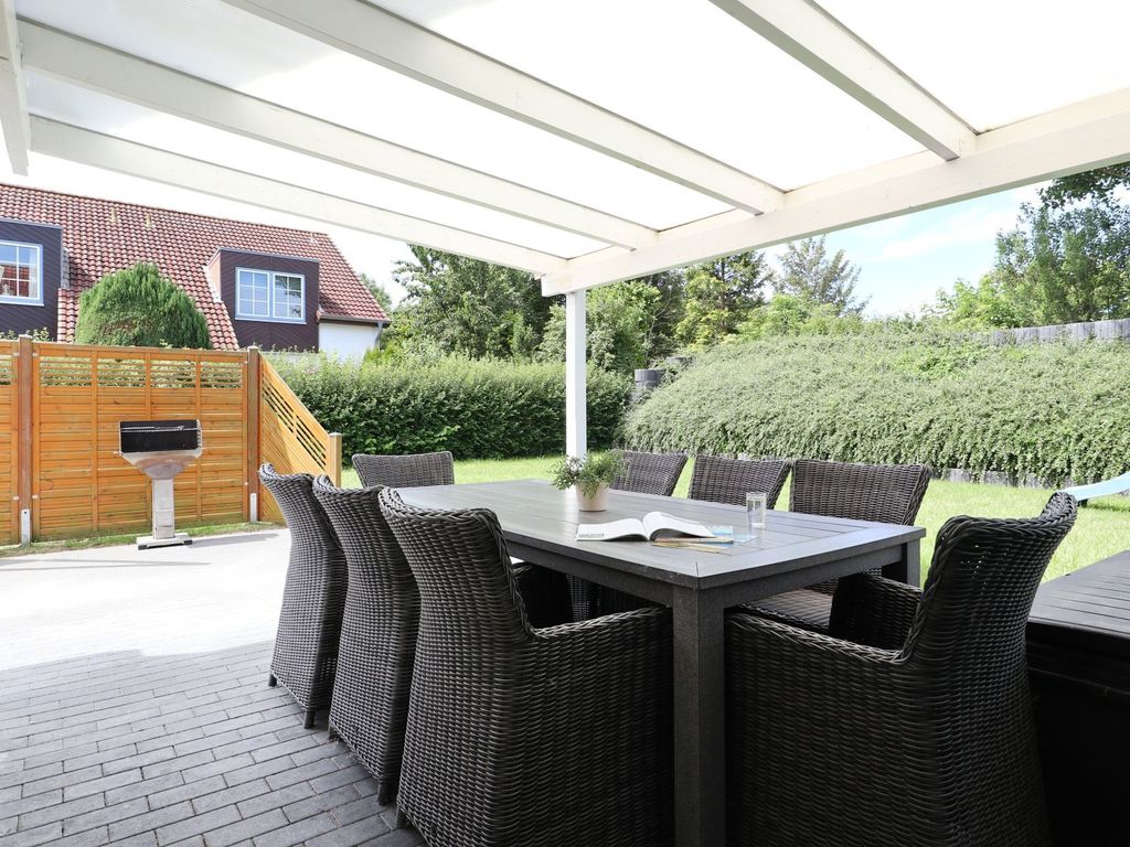 Teresa Fewo - Blick auf die große überdachte Terrasse