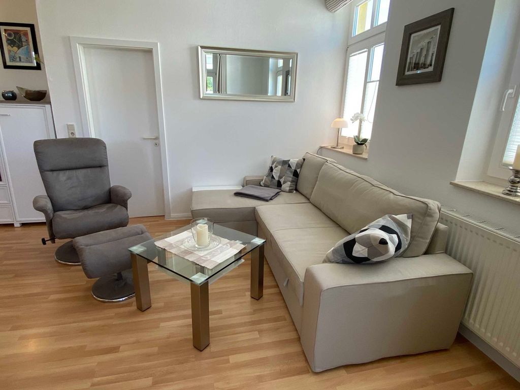 Ferienwohnung mit Balkon in Bäderstilvilla