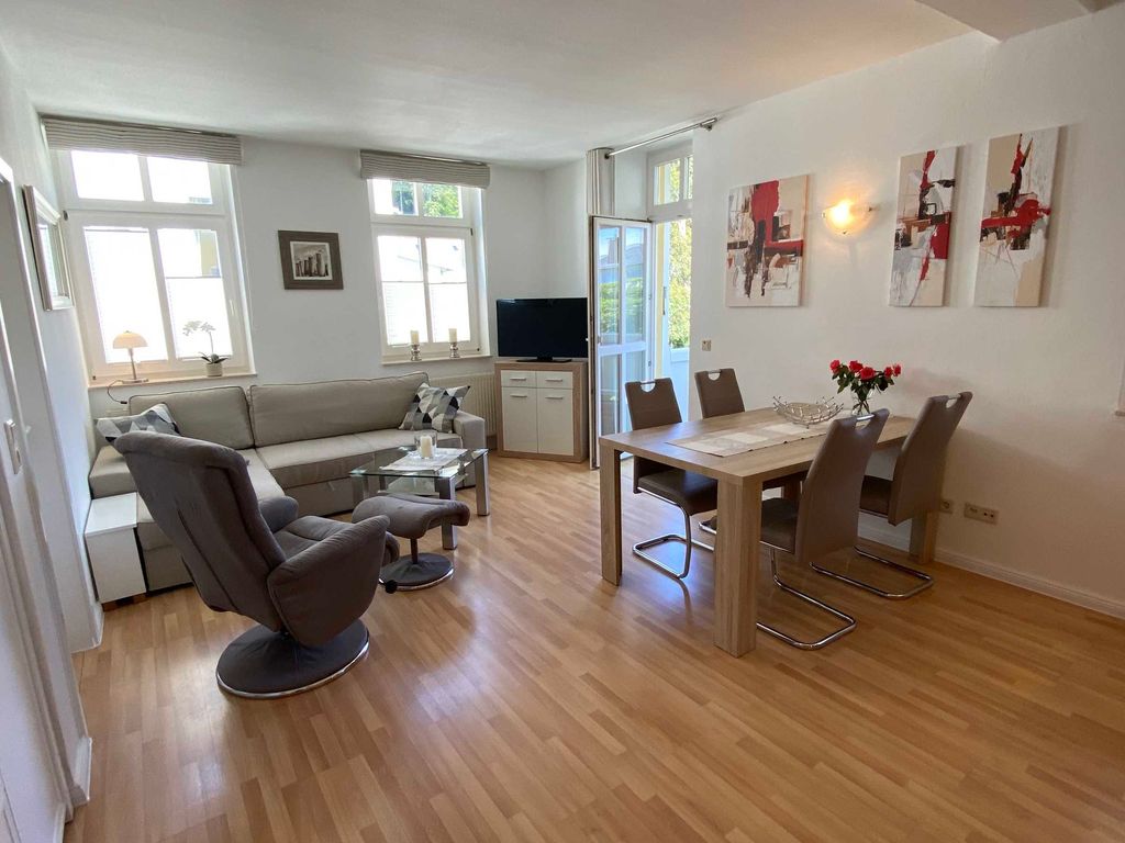 Ferienwohnung mit Balkon in Bäderstilvilla