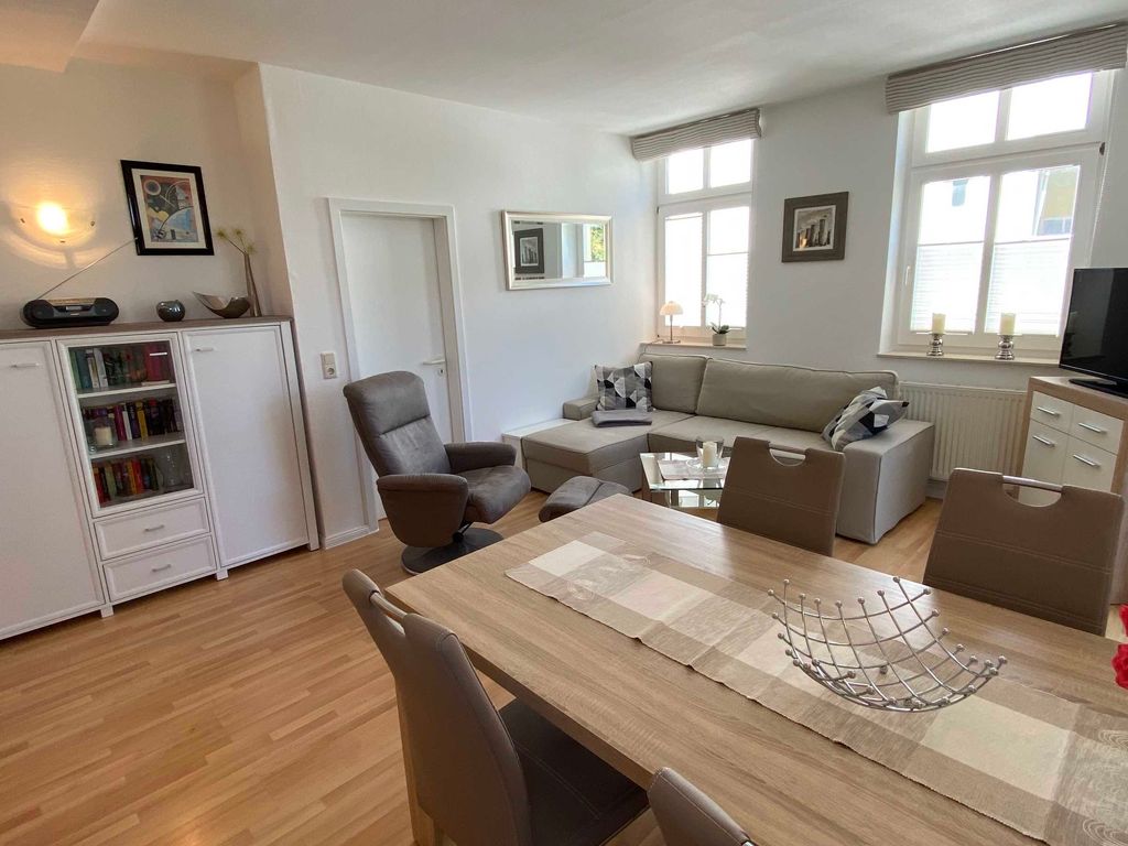 Ferienwohnung mit Balkon in Bäderstilvilla