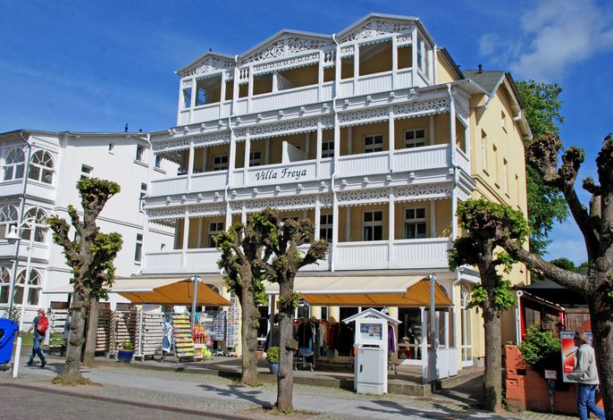 Ferienwohnung mit Balkon in Bäderstilvilla