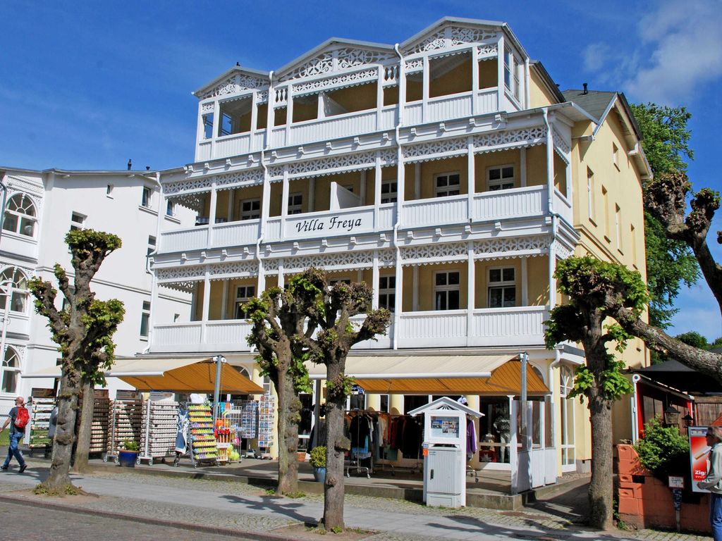 Ferienwohnung mit Balkon in Bäderstilvilla