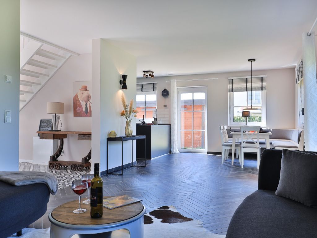 Jolle Ferienhaus - Blick vom Wohnbereich auf den offenen Essbereich