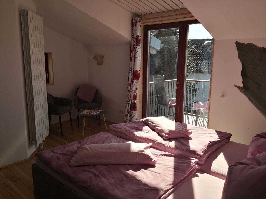 Schlafzimmer mit Doppelbett