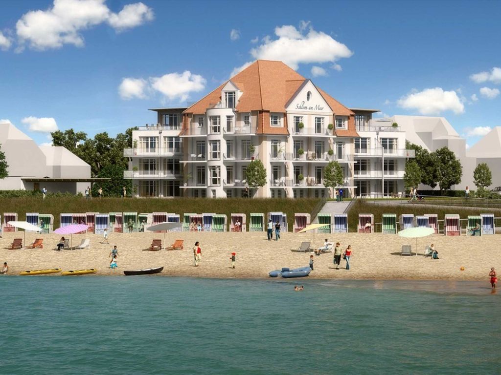 Die Wohnung liegt im zweiten Stock mit dem beliebten frontalen Strand- und Meerblick. Insgesamt 3 Balkone und bodenlange Fenster in jedem Raum bieten einen traumhaften Panoramablick auf die Nordsee.
