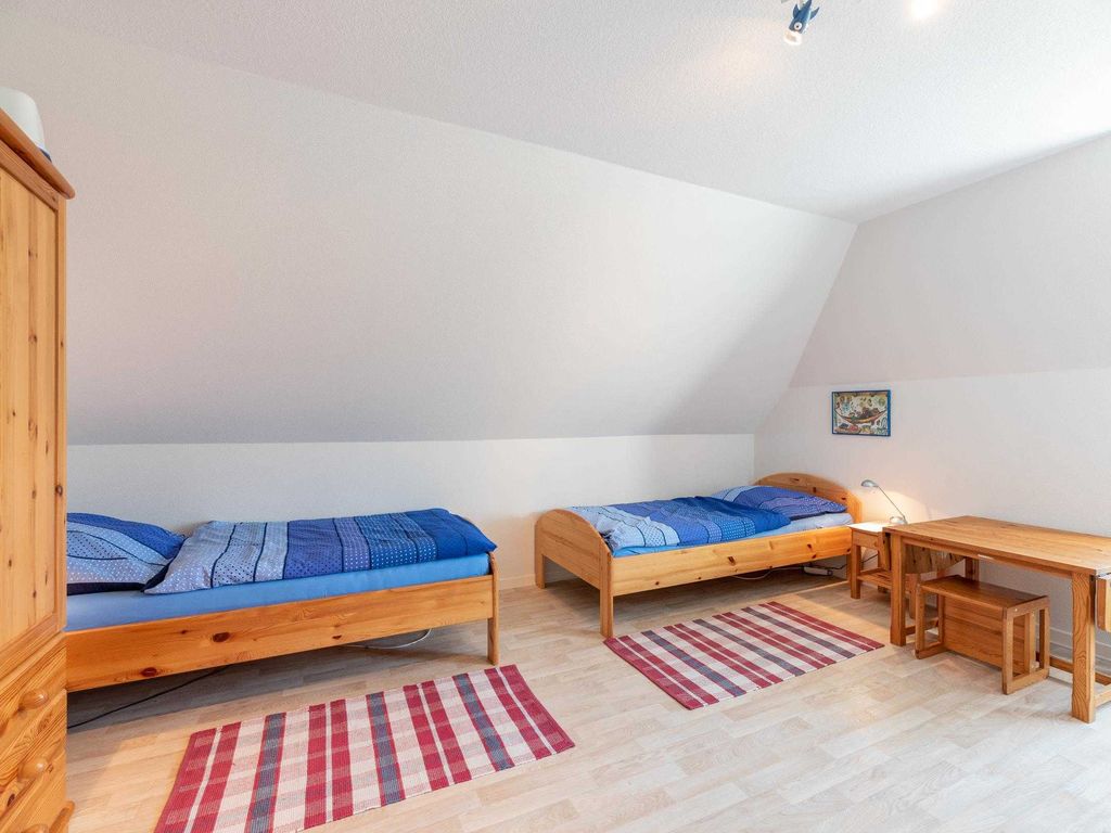 Kinderschlafzimmer mit zwei getrennten Betten
