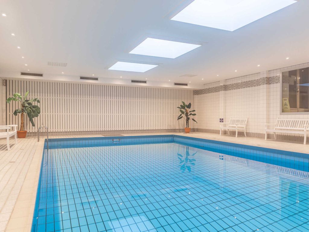 Schwimmbad im Nebenhaus