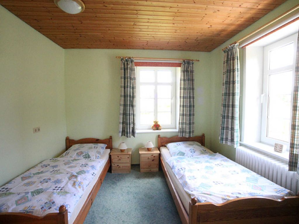 Im Kinderzimmer ist ausreichend Platz für 2 Personen.