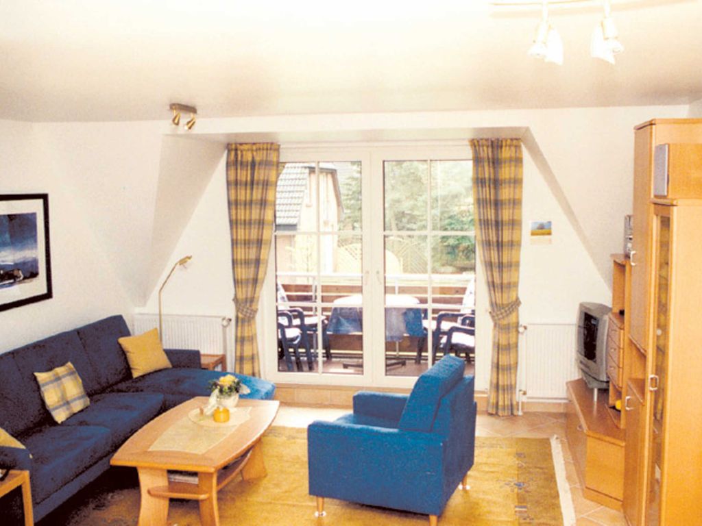 Mittelpunkt der Wohnung ist ein geschmackvoll eingerichteter  kombinierter Wohn-/Essraum.