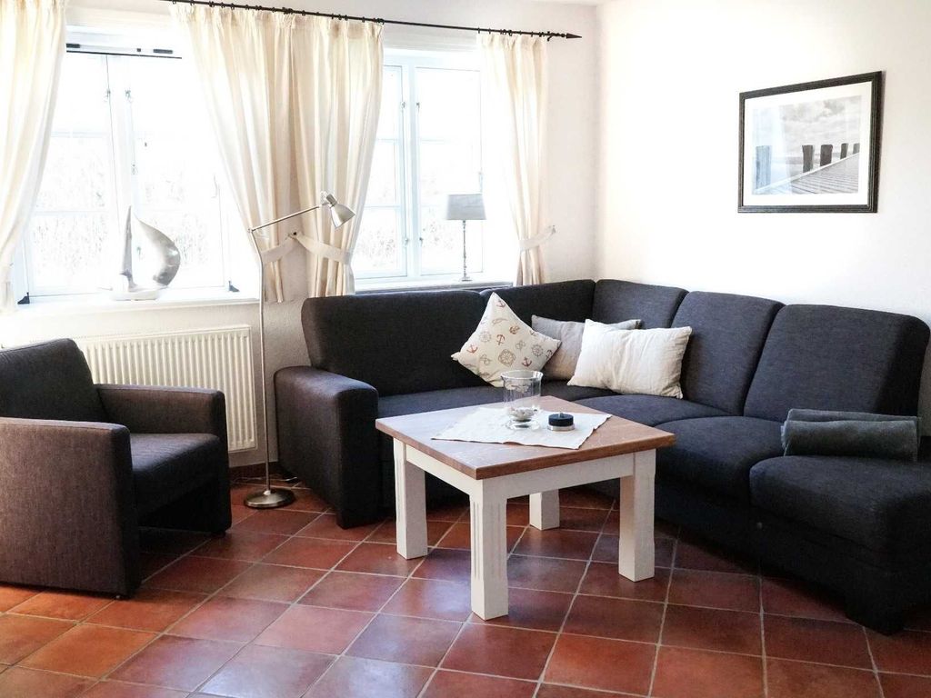 Die Wohnung Gröde besteht aus 2 seperaten Schlafzimmern, einem gemütlichem Wohnzimmer mit eigener Terrasse, Hifi- Anlage, Sat-Fernsehen, Telefon.