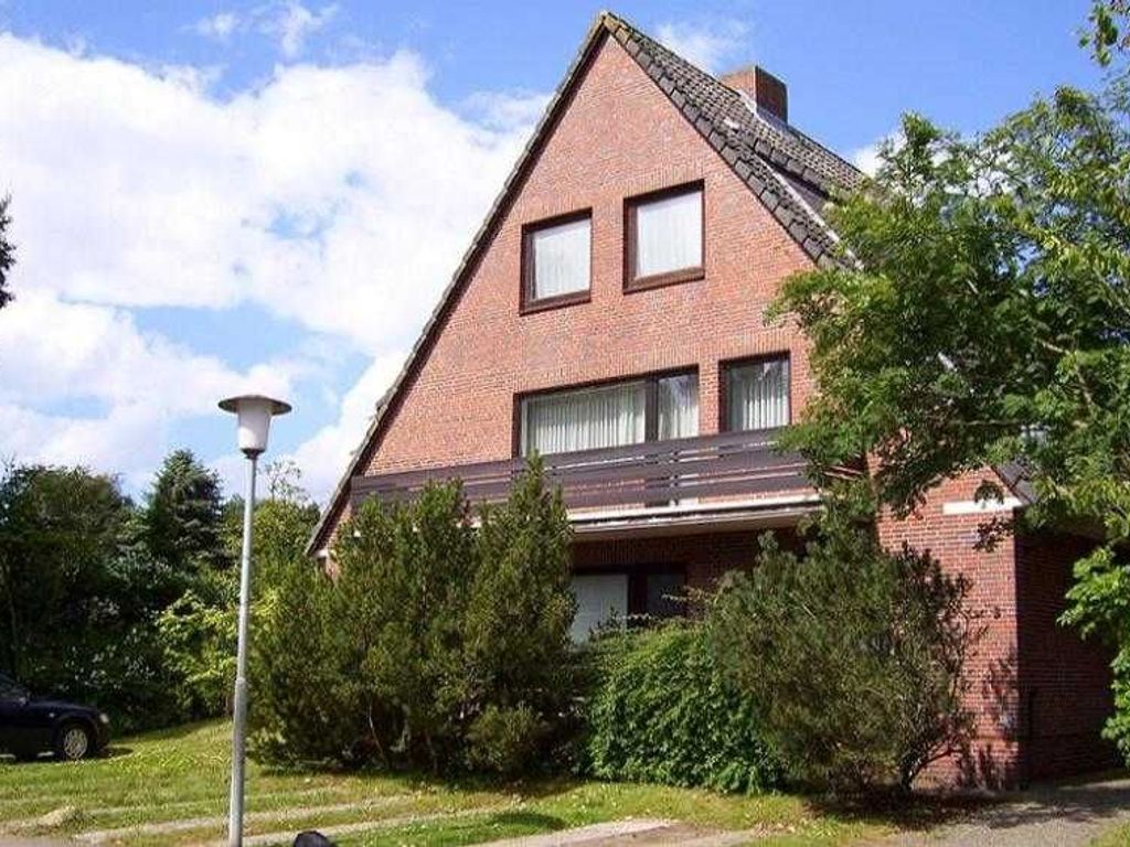 Wyk, Wiesenweg 3###br###Der Hauseingang befindet sich auf der rechten Seite.###br###Die Wohnung Nr. 3 ist hinten.