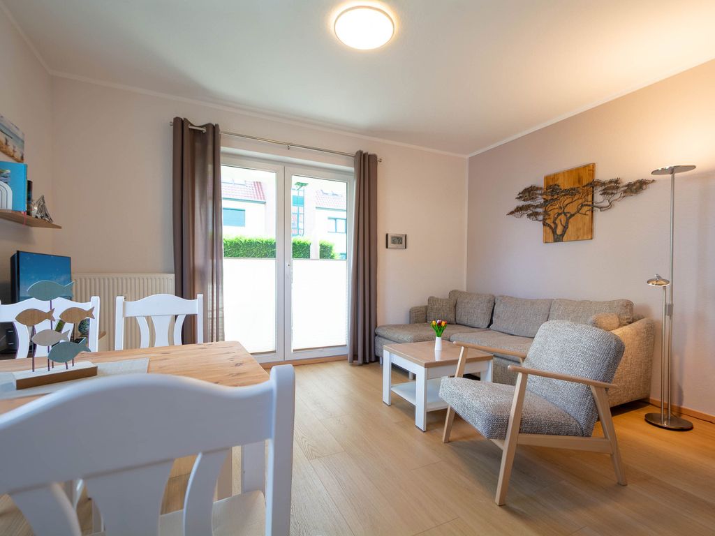 Der offene Wohnbereich mit Zugang zur Terrasse