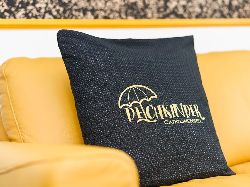 Wohnzimmer mit Essplatz und integrierter Küche