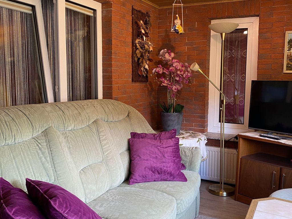 Wohndiele mit Couch & TV