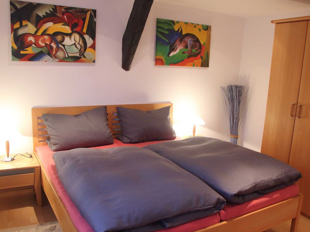 Schlafzimmer 1