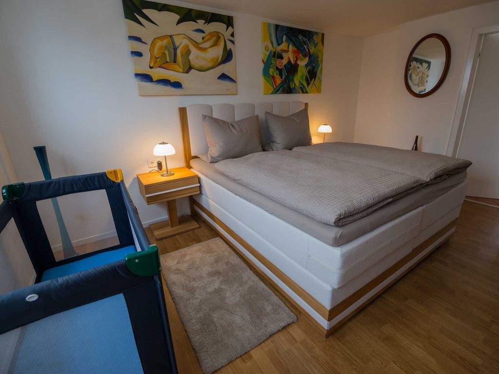 Schlafzimmer 1