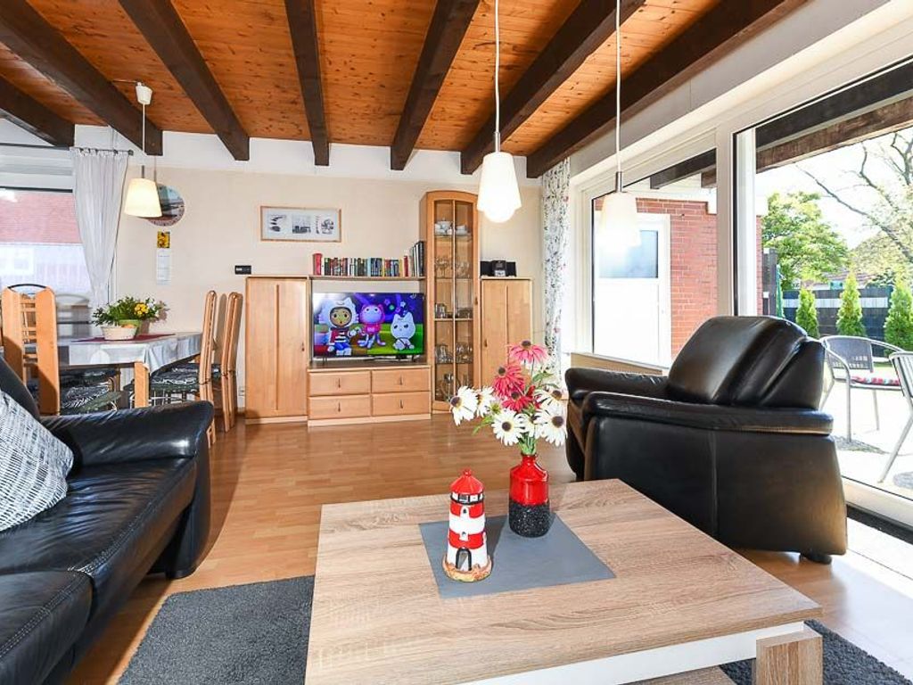 Wohnzimmer mit integriertem Küchenbereich