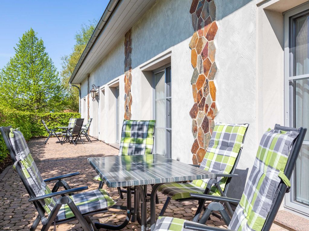 Terrasse mit Gartenmöbel